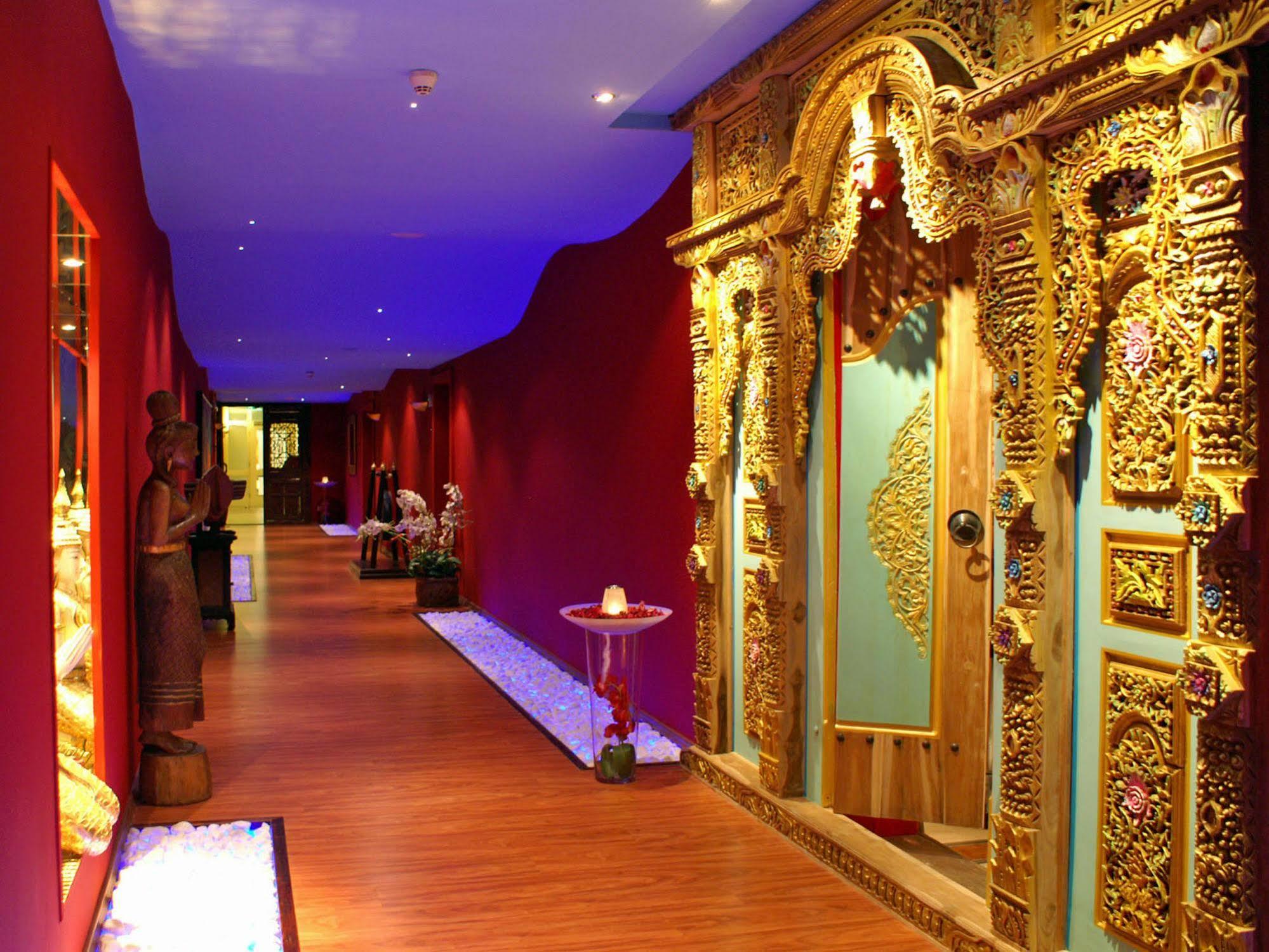 Grand Hotel Binz Bagian luar foto Thai spa in Bangkok
