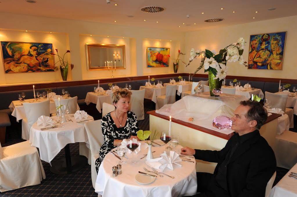 Grand Hotel Binz Bagian luar foto Restaurant in the Hotel