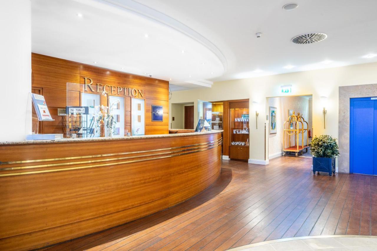 Grand Hotel Binz Bagian luar foto Reception