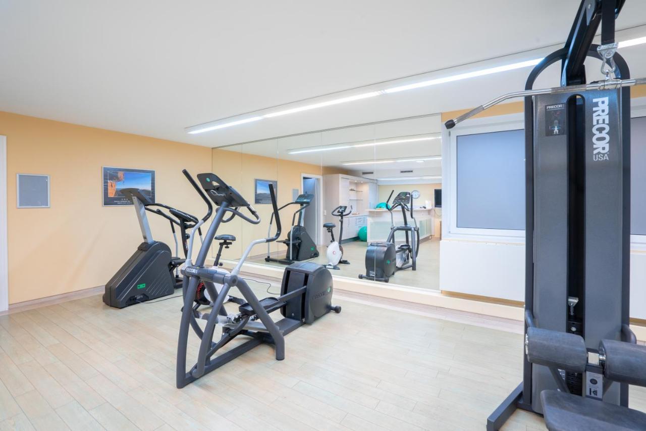 Grand Hotel Binz Bagian luar foto The gym at the hotel