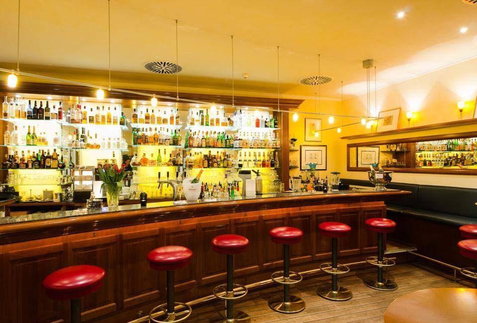 Grand Hotel Binz Bagian luar foto The bar at the Ivy