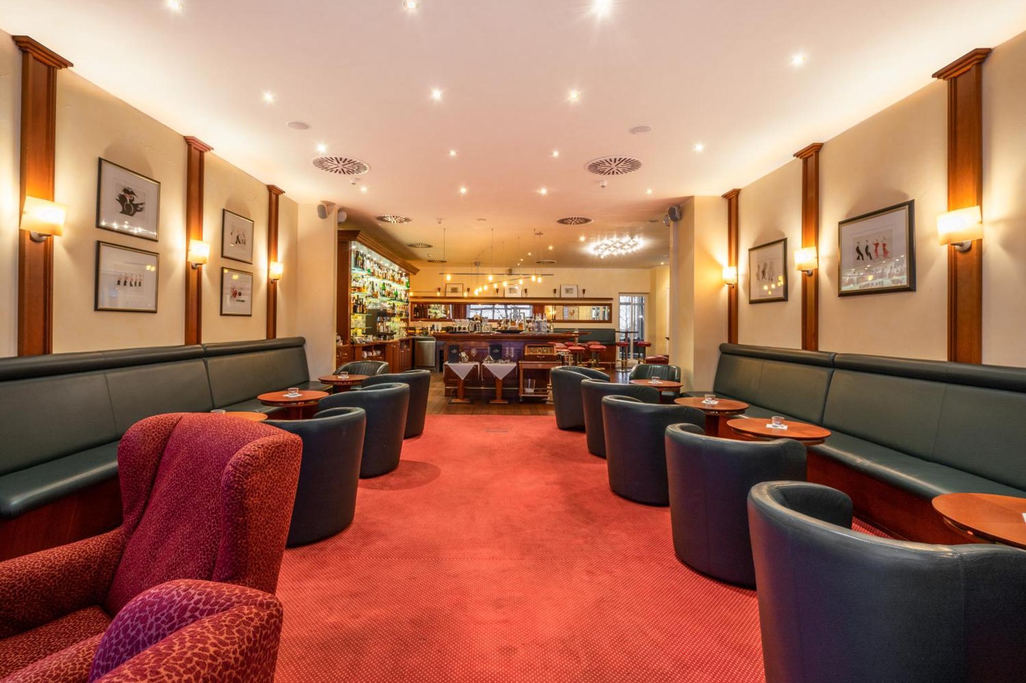 Grand Hotel Binz Bagian luar foto The interior of the restaurant