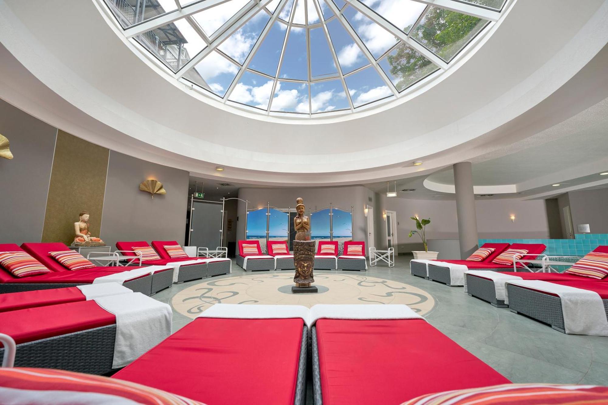 Grand Hotel Binz Bagian luar foto The spa at the Hotel