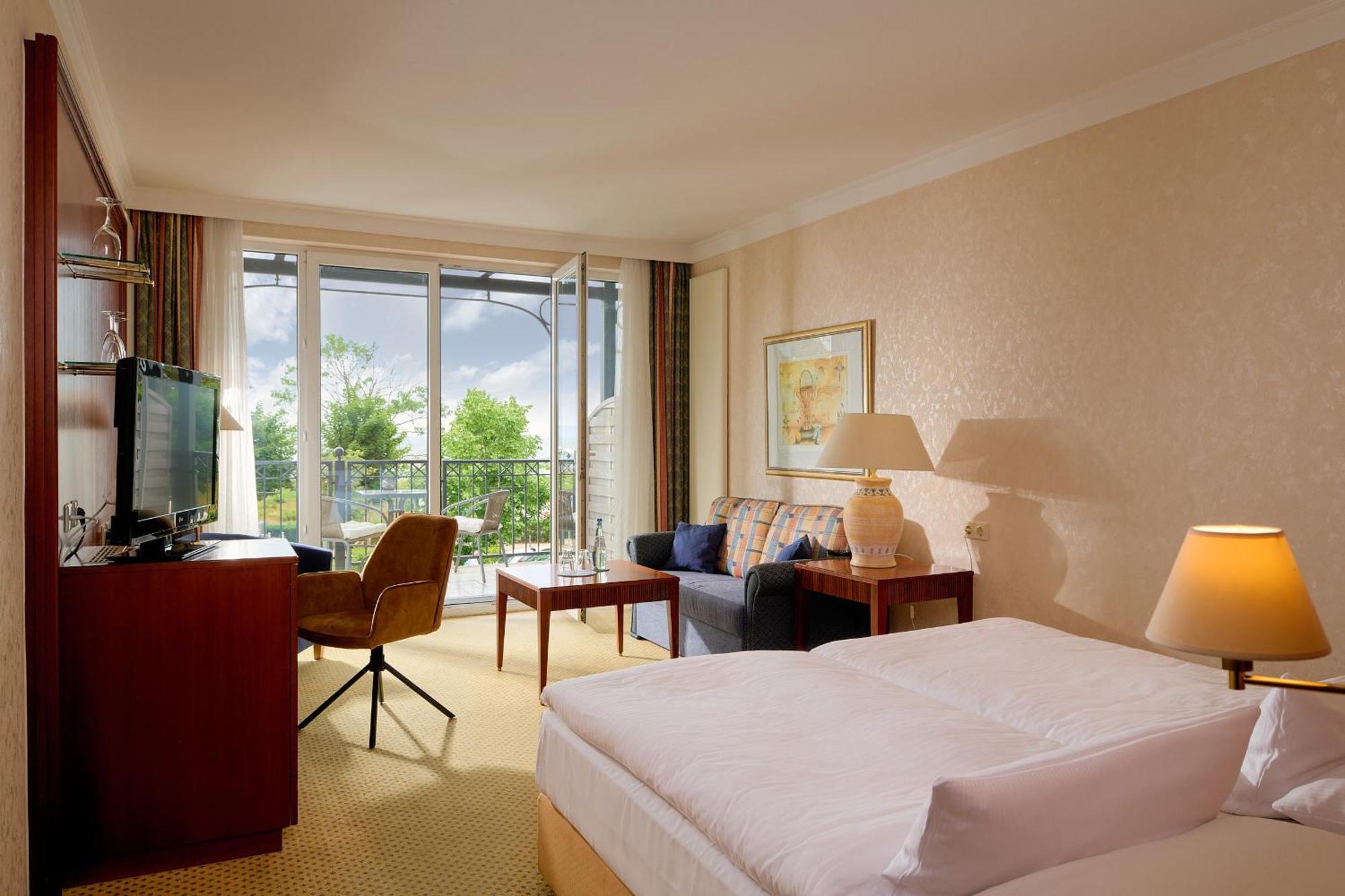 Grand Hotel Binz Bagian luar foto A room at the InterContinental Wien