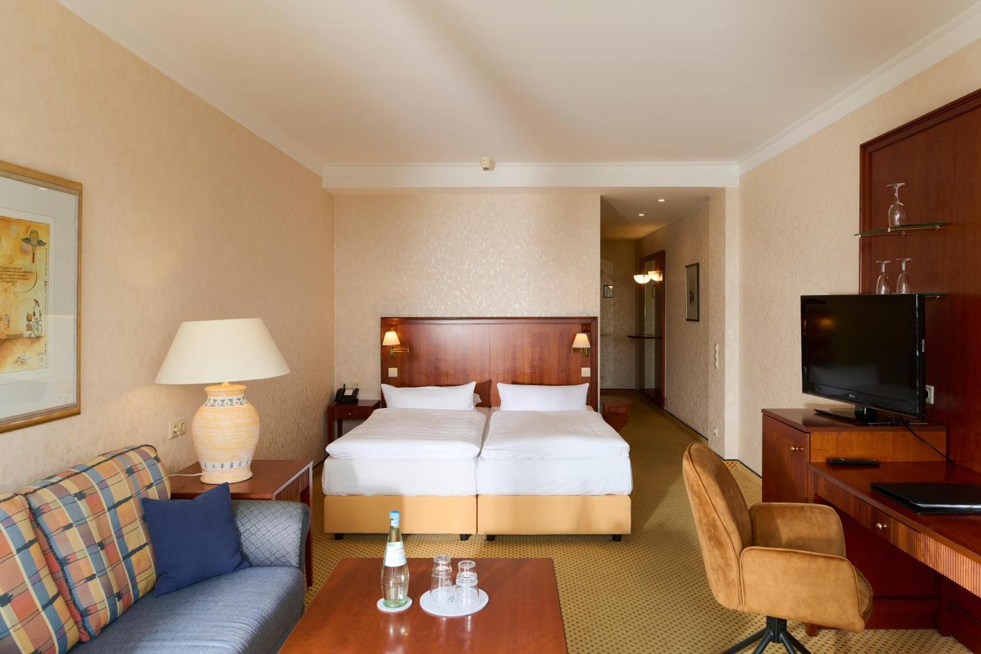 Grand Hotel Binz Bagian luar foto A typical hotel room