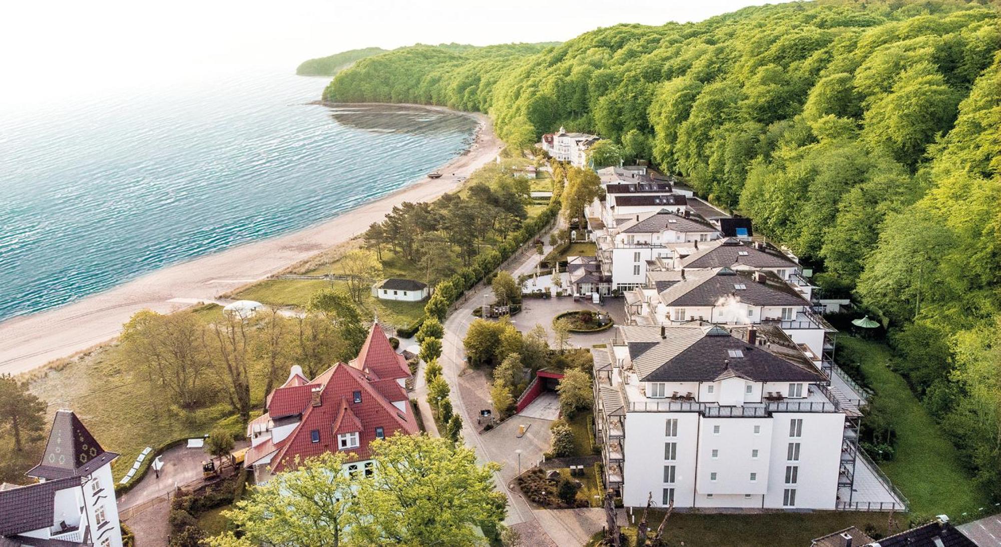 Grand Hotel Binz Bagian luar foto Aerial view of the resort