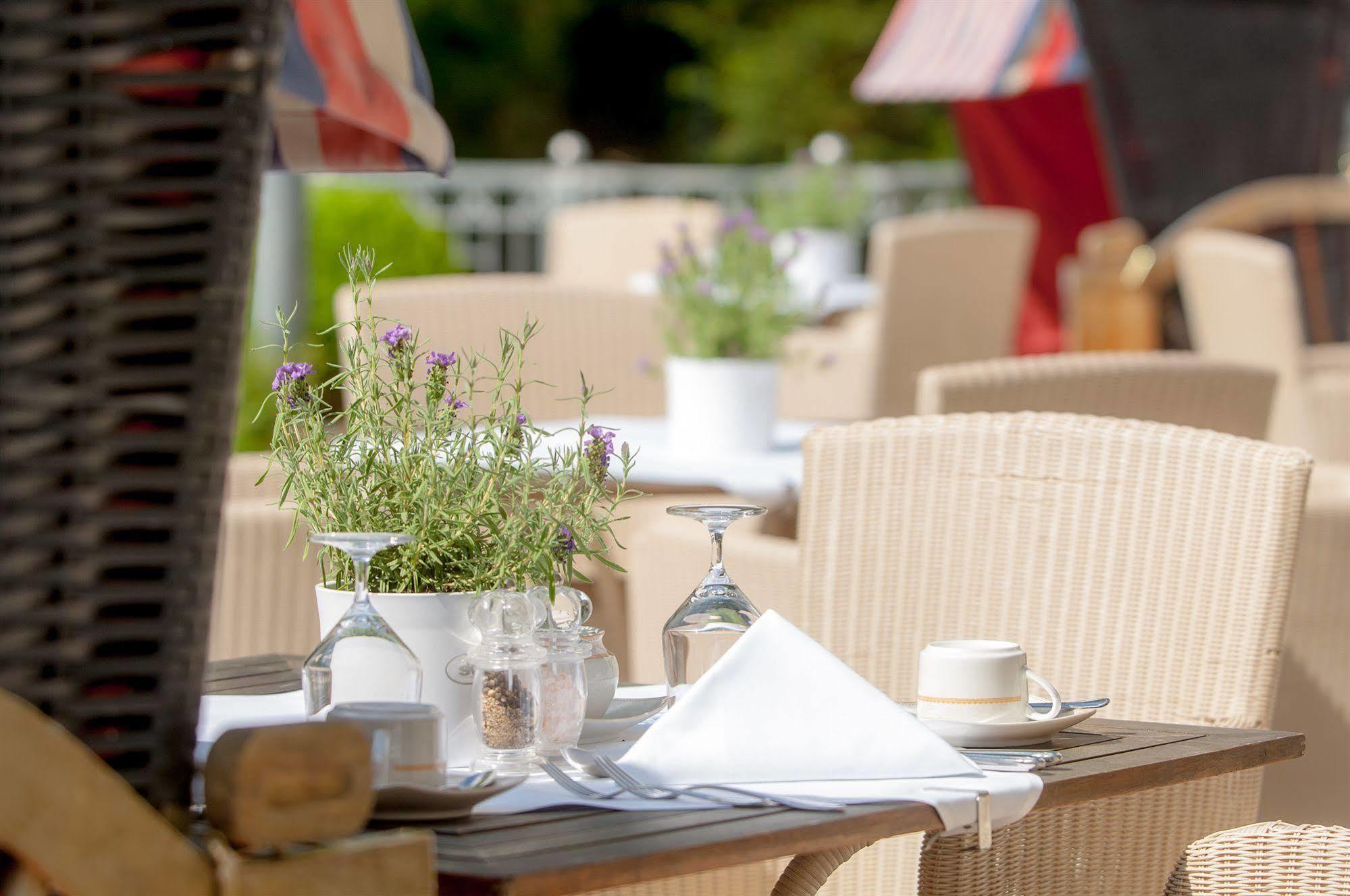 Grand Hotel Binz Bagian luar foto Restaurant