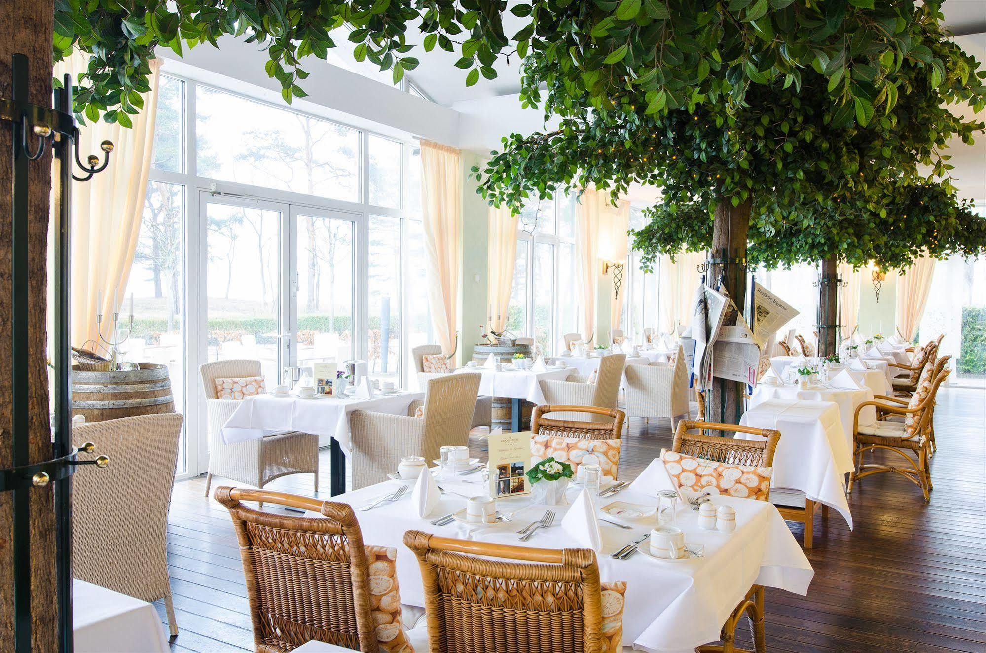 Grand Hotel Binz Bagian luar foto Restaurant