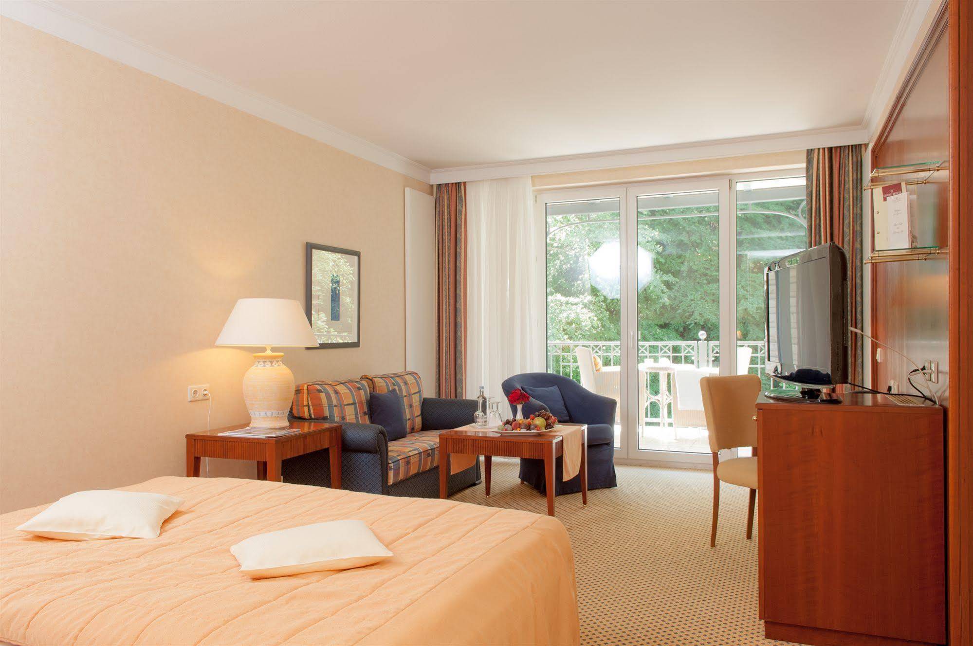 Grand Hotel Binz Bagian luar foto A typical hotel room